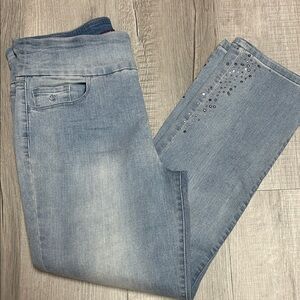 Gloria Vanderbilt Amanda Light Blue Straight Leg Jeans